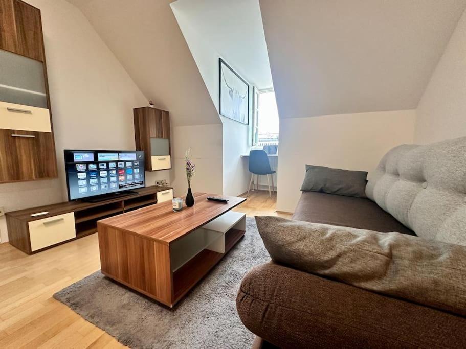Panorama Schlossberg & Jacuzzi Apartment *
